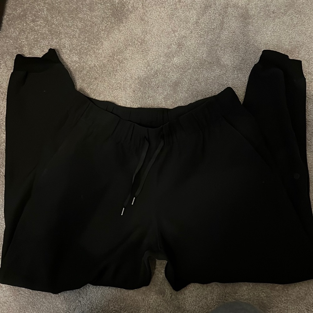 Lululemon black size 10 women’s jogger